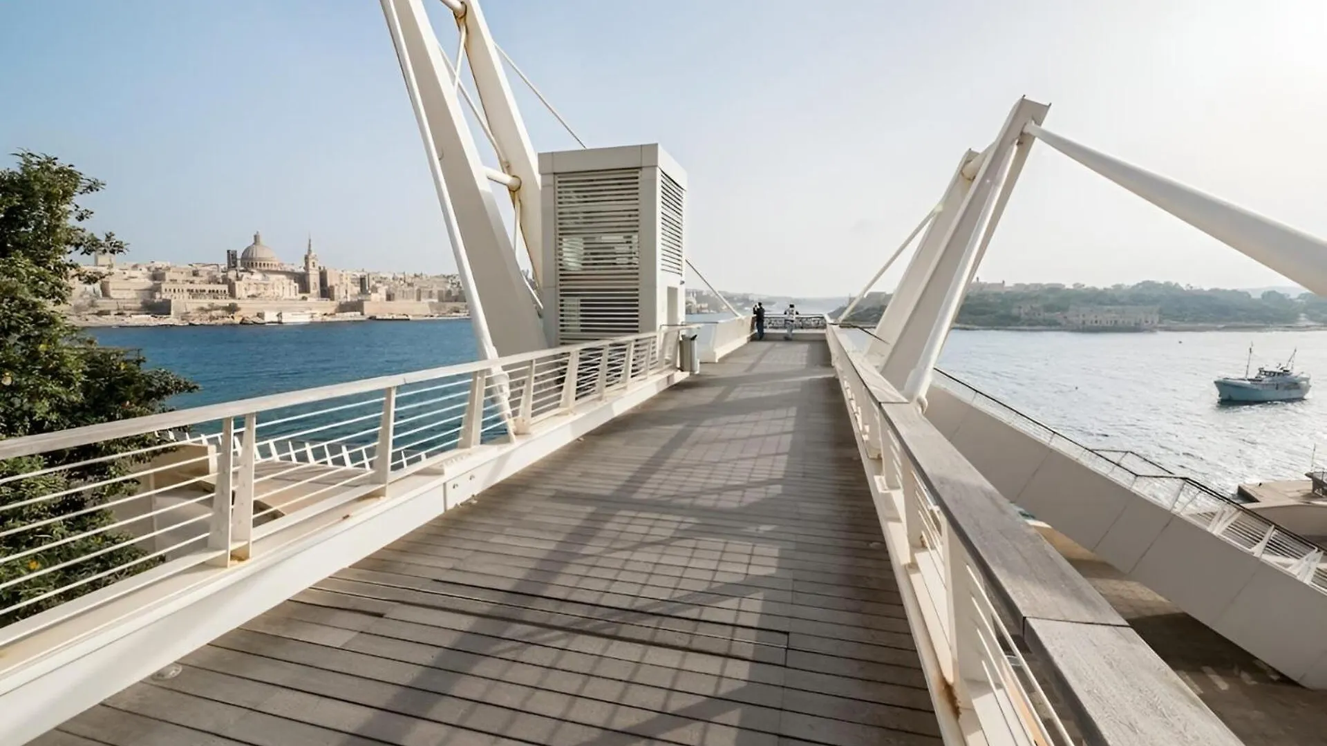 Bright 3Br With Sea Views In Central Sliema Malta
