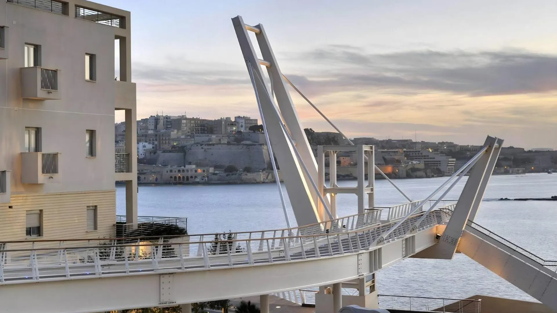 Apartment Bright 3Br With Sea Views In Central Sliema