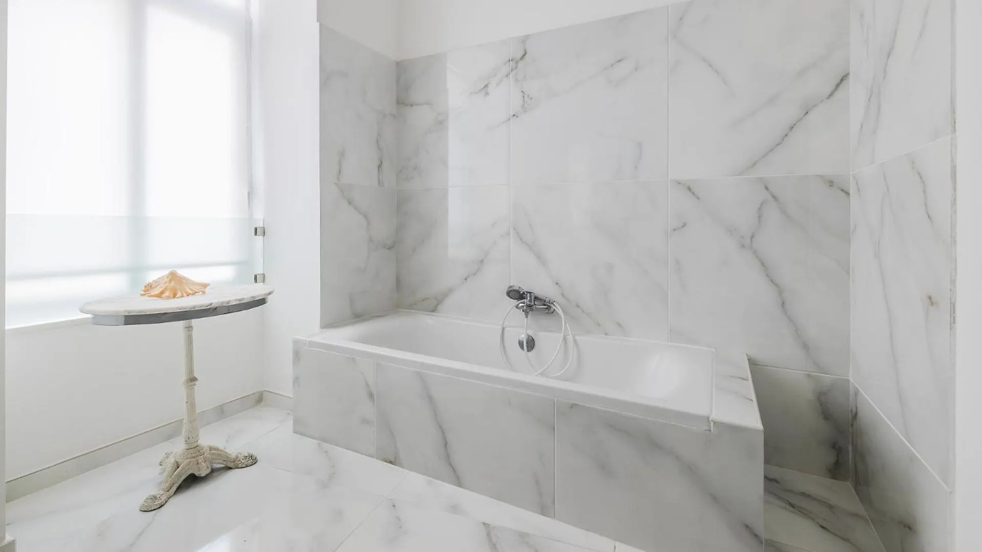 Bright 3Br With Sea Views In Central Sliema Malta