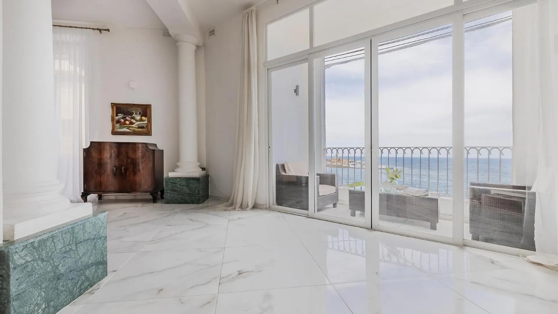 Bright 3Br With Sea Views In Central Sliema Malta